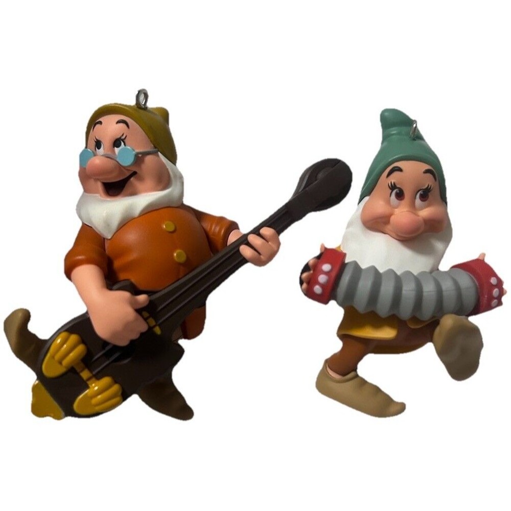 HALLMARK 2024 BASHFUL AND DOC DISNEY SNOW WHITE AND SEVEN DWARFS ORNAMENT